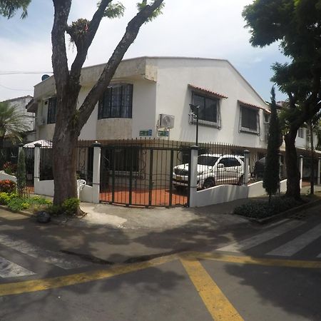 Casa Hotel Flor Del Valle Cali Exterior foto